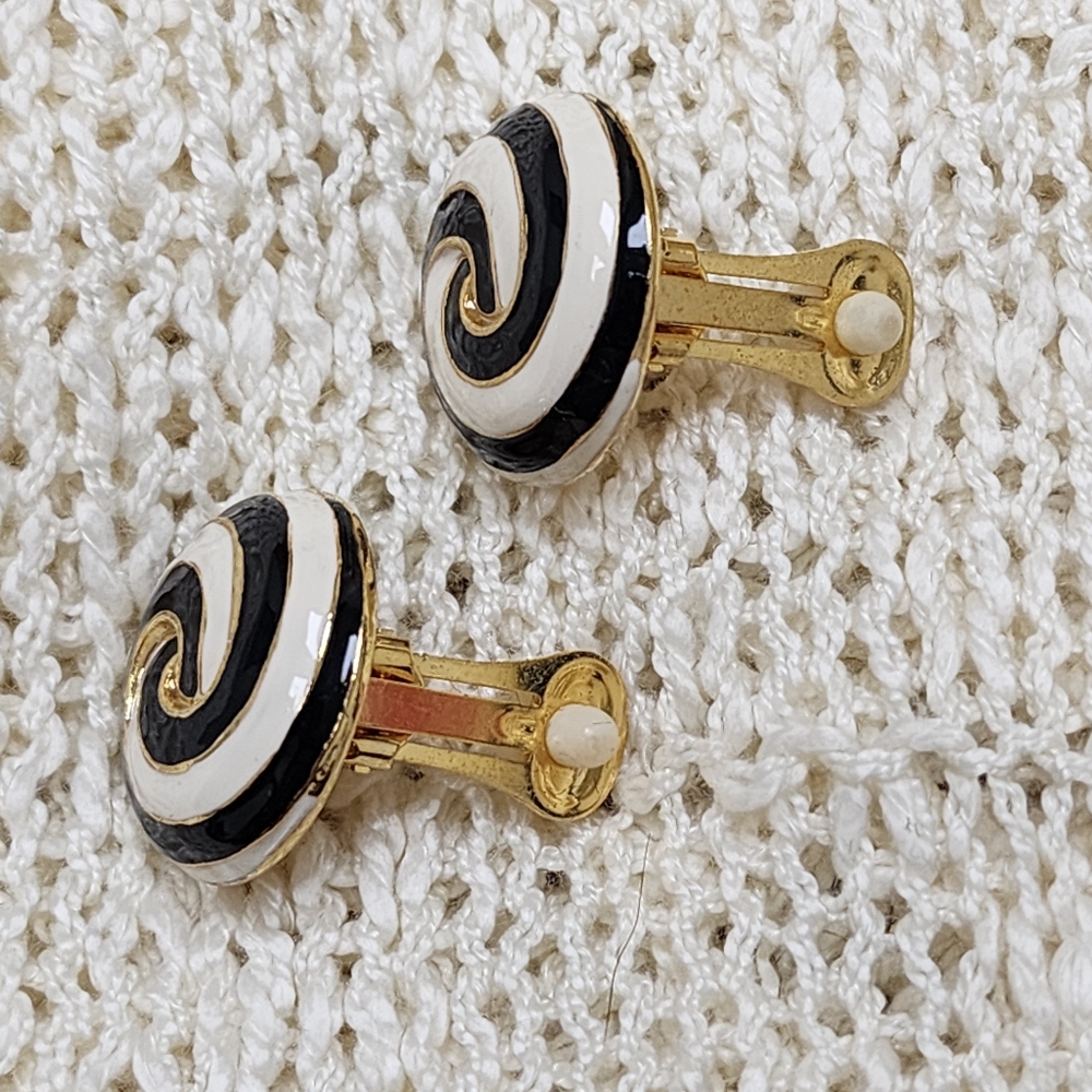 Vintage, Rare Gold Toned, Black and Cream Swirl Circle Enamel Clip On Earrings - Picture 2 of 8